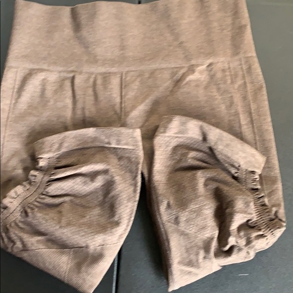 Size 10. No rip tag. Like new. Barely worn - Picture 4 of 4